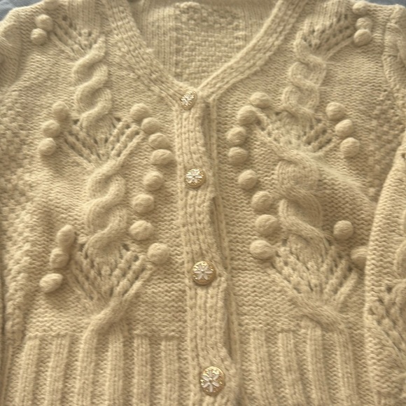 Beautiful hand knit sweater. Button up sweater. Color:Tan. Size:Med. - Picture 2 of 7